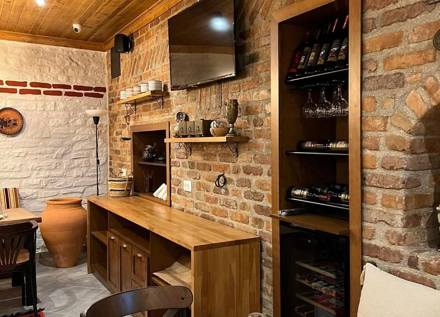 The Stone Sky Hotel Gjirokaster 3*,  Albania