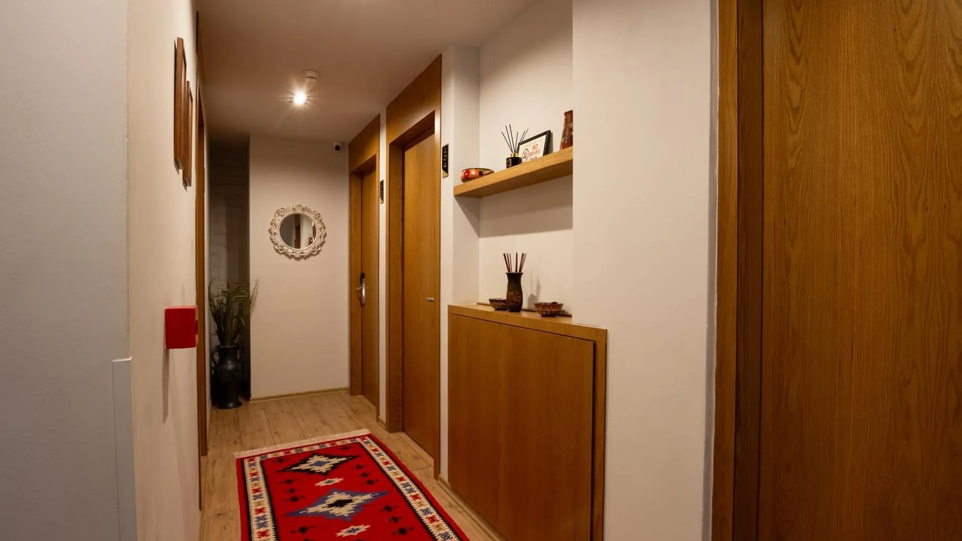 The Stone Sky Hotel Αργυρόκαστρο 3*,