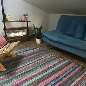 https://cozy-big-central-apartment-with-balcony.hotels-in-tirana.com