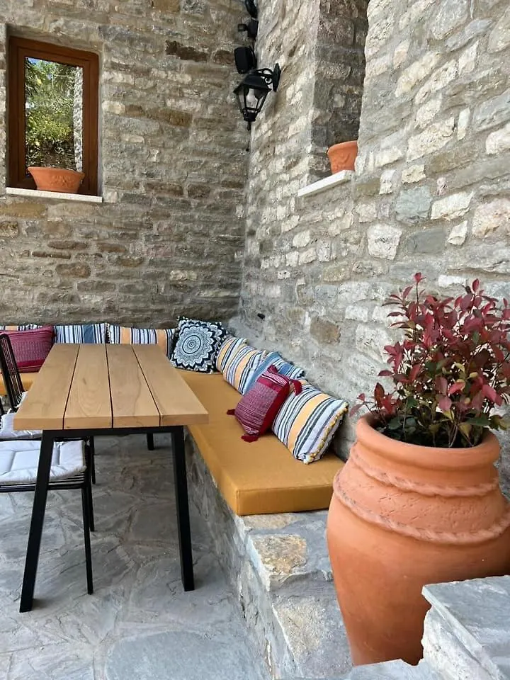 The Stone Sky Hotel Gjirokastër 3*,