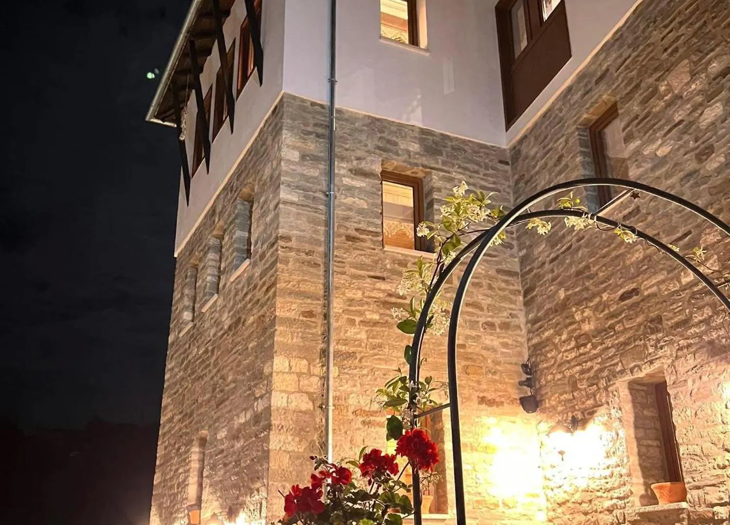 The Stone Sky Hotel Gjirokastër 3*,  Albanien