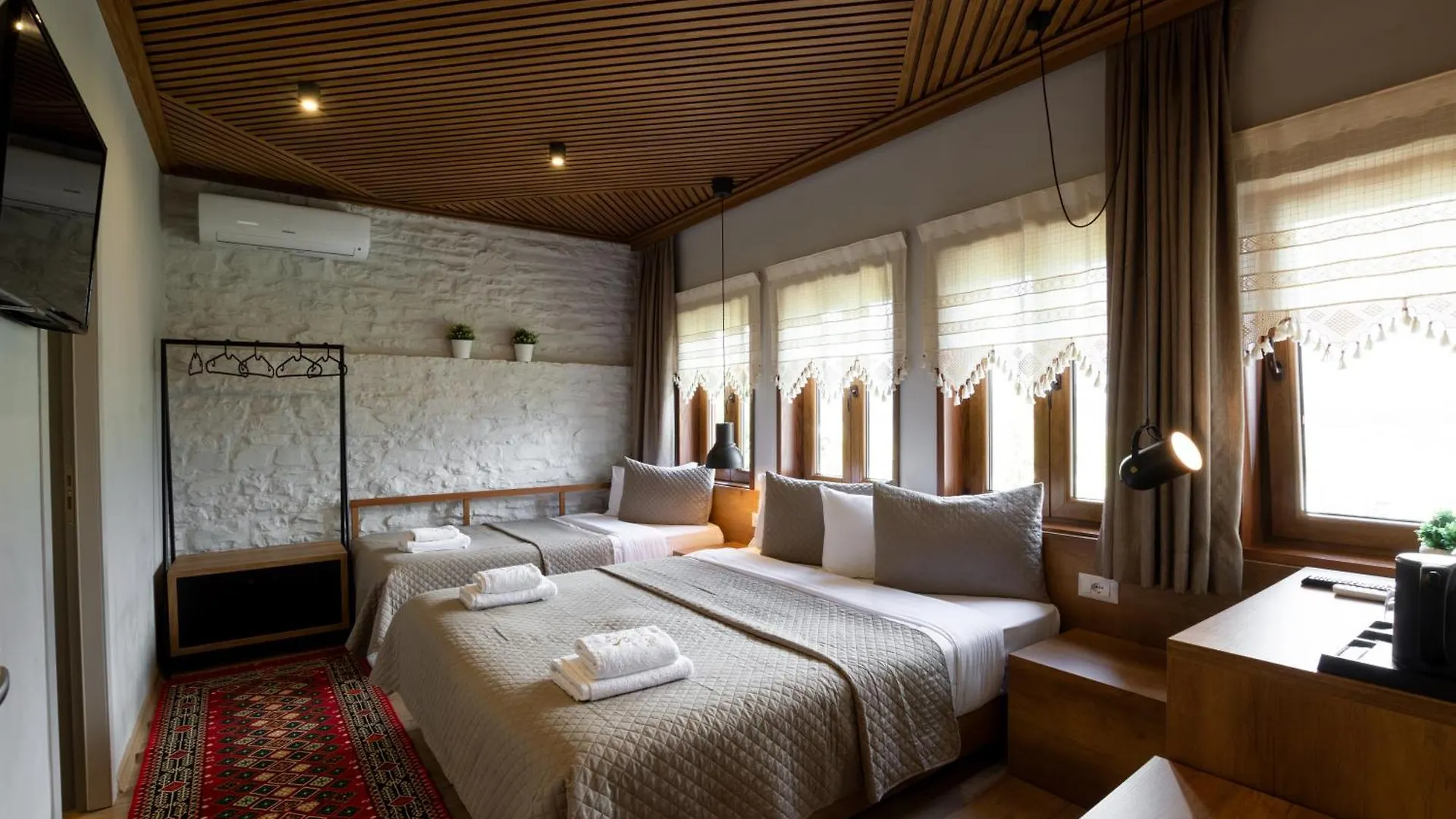 The Stone Sky Hotel Gjirokaster 3*,