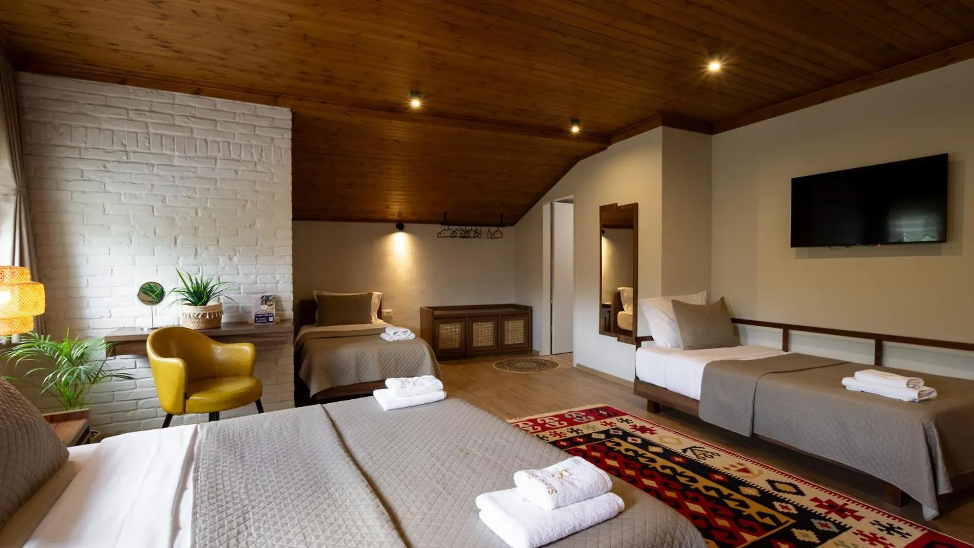 The Stone Sky Hotel Gjirokaster 3*,  Albania