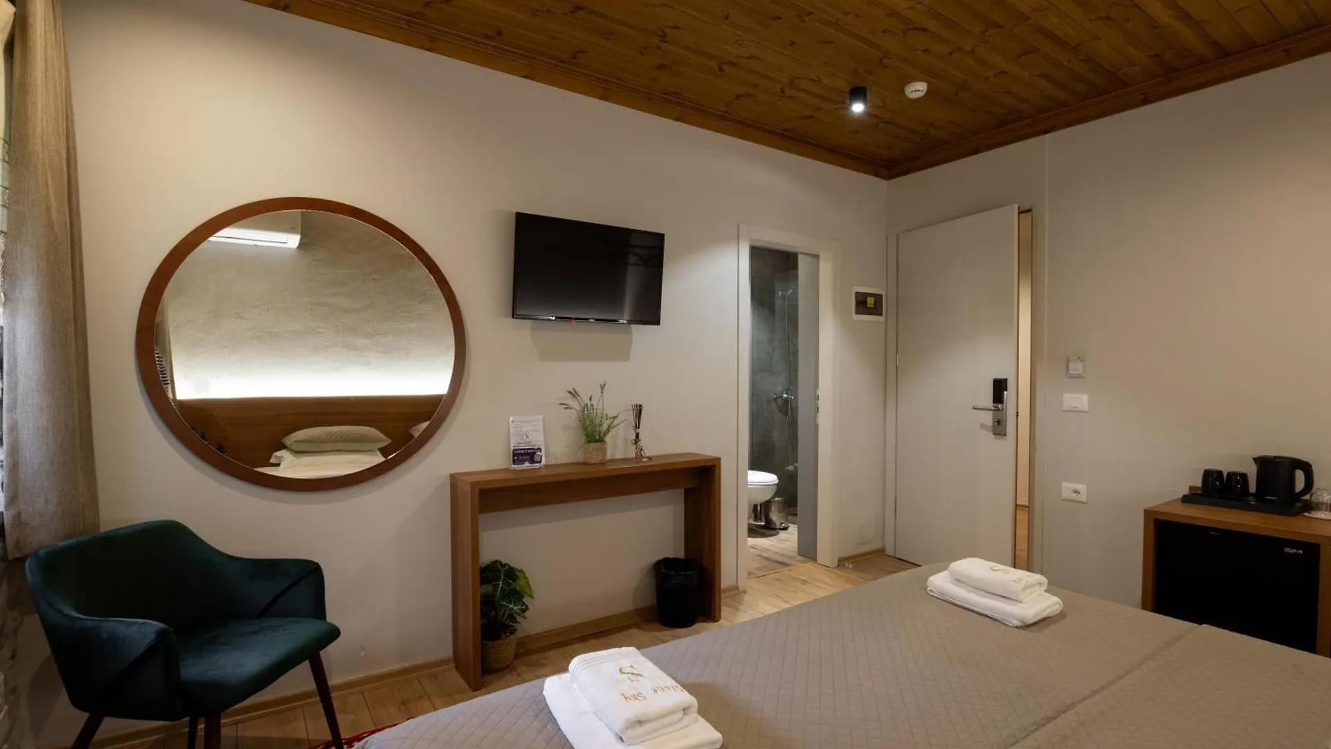 The Stone Sky Hotel Gjirokaster 3*,