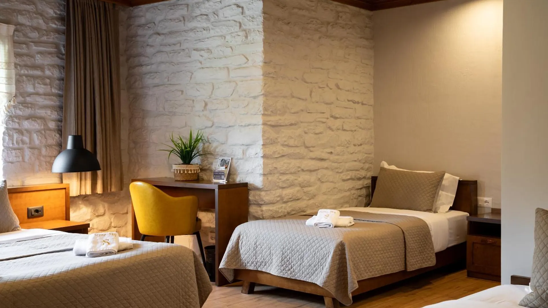 The Stone Sky Hotel Gjirokaster 3*,