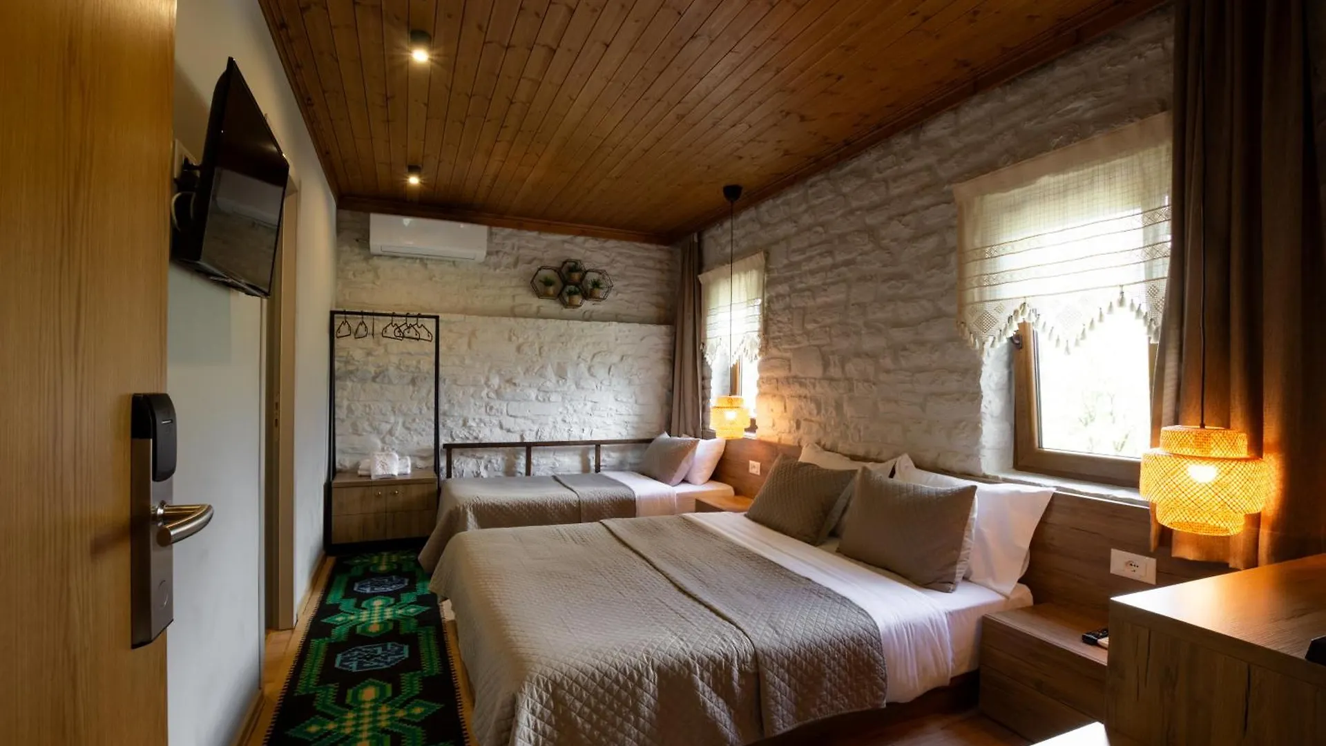 The Stone Sky Hotel Gjirokaster 3*,