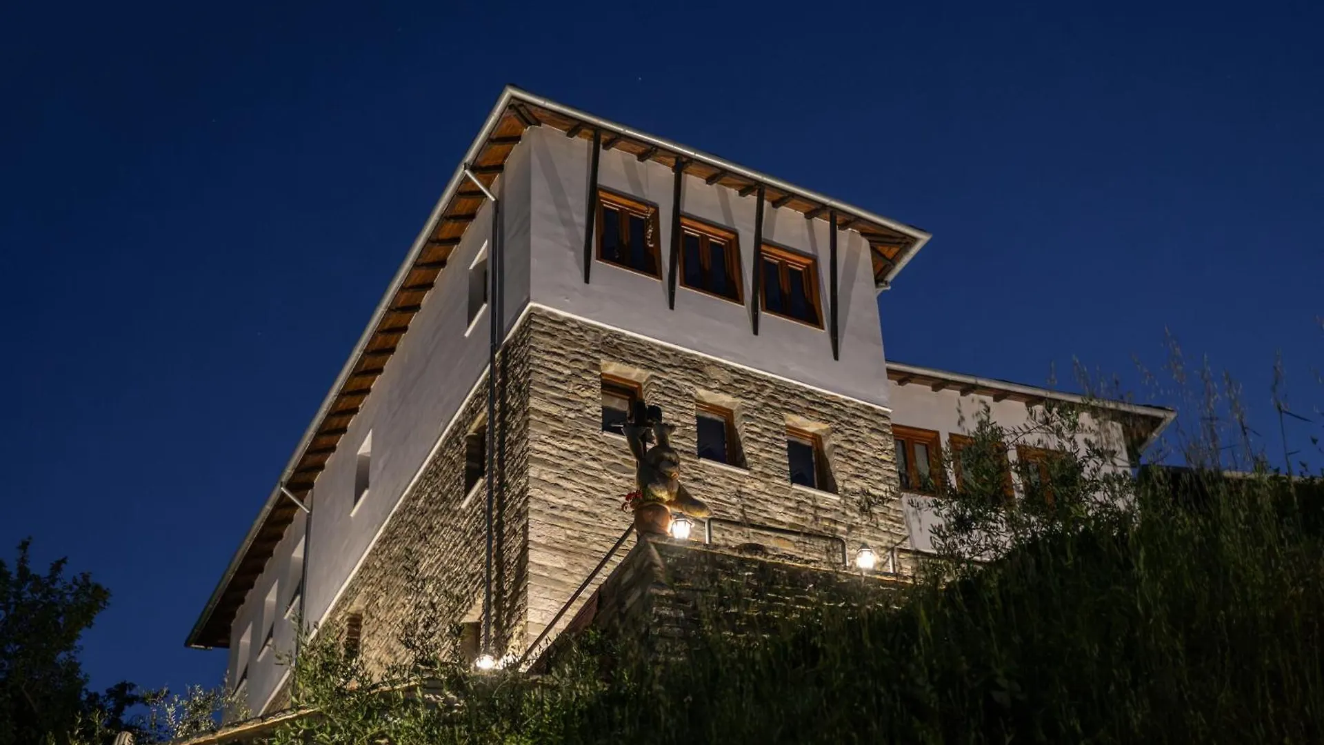 The Stone Sky Hotel Gjirokaster 3*,